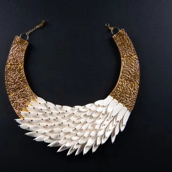 Colier Alb cu varfuri aurii-bijuterie-raluca-buzura